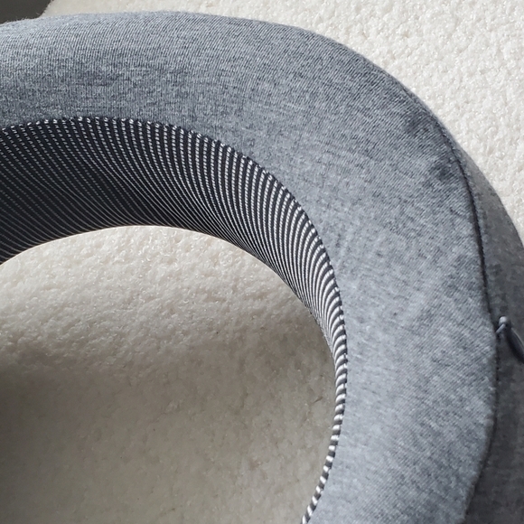 Neck Pillow with Carry Bag - Picture 7 of 8